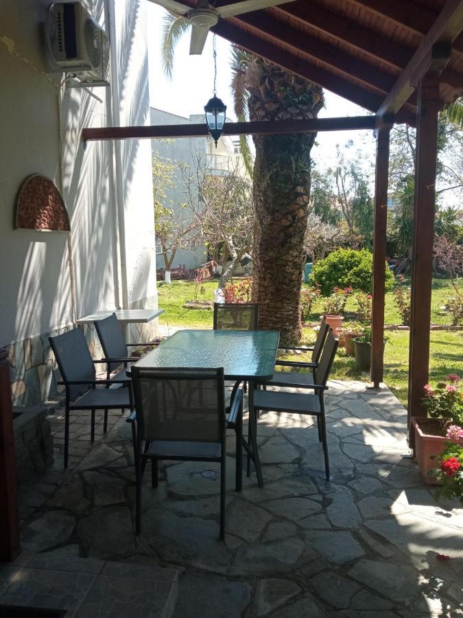 Sofia'S Garden Apartment Néa Péramos Bagian luar foto