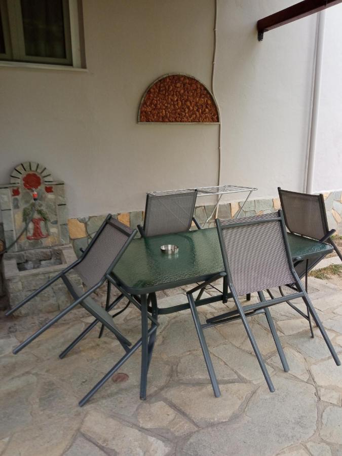 Sofia'S Garden Apartment Néa Péramos Bagian luar foto
