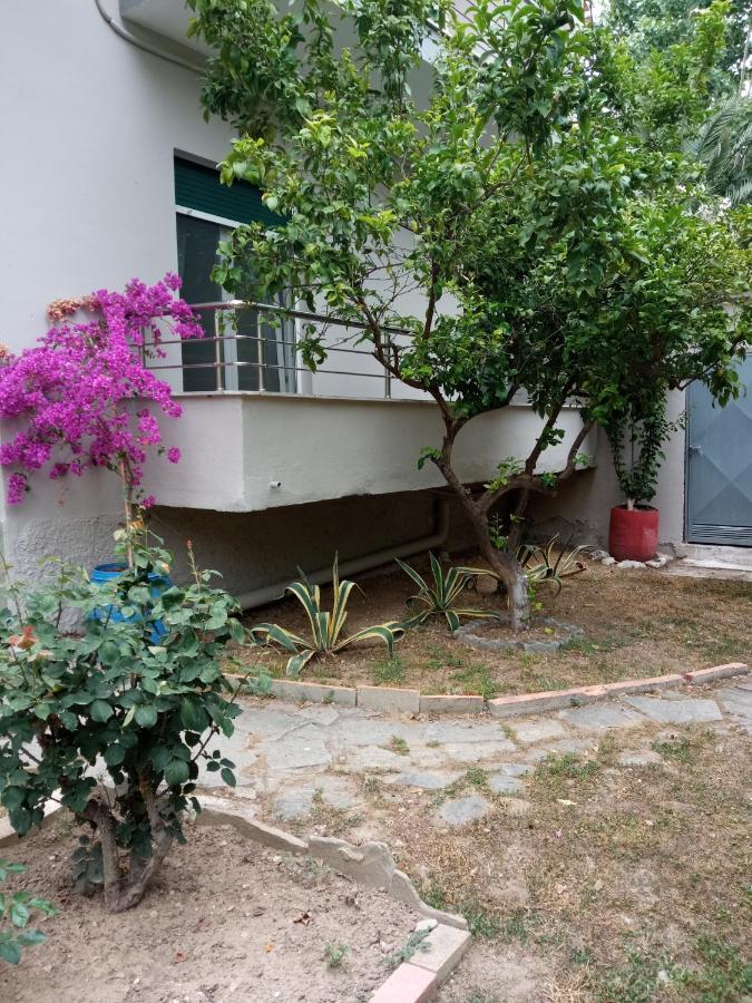 Sofia'S Garden Apartment Néa Péramos Bagian luar foto
